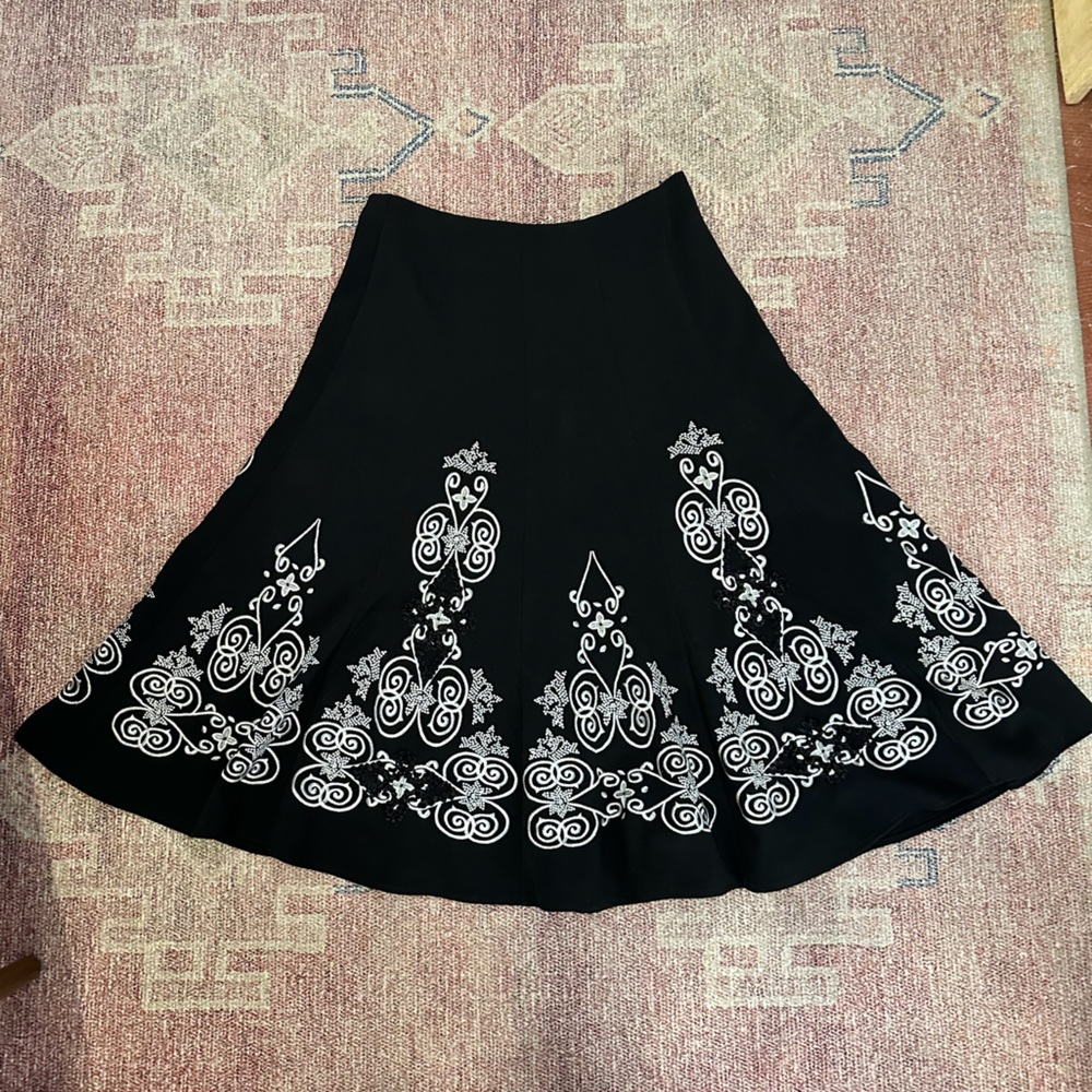 Sunny Leigh black embroidered white tufted midi fit and flare swing skirt 8
